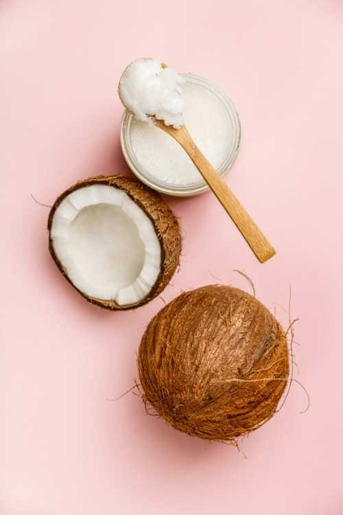 Crema de coco aplicada en masaje hawaiano.